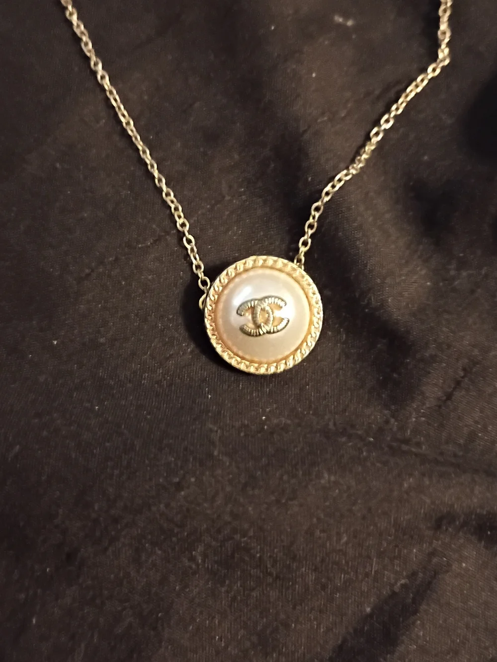 Vintage Chanel Gold Pearl Button Pendant Necklace - Cream/Gold